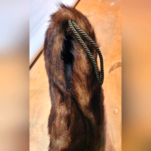 Vintage women's 50s, 60s  luxury genuine fur fancy shawl with hand muff - Picture 11 of 13